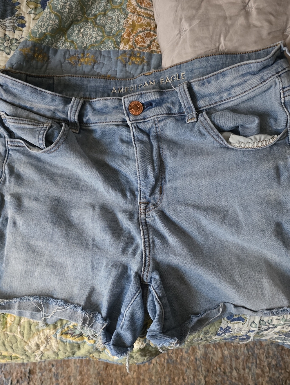 American Eagle Ladies Outfitters Light Wash Denim Cutoff Shorts Size 14